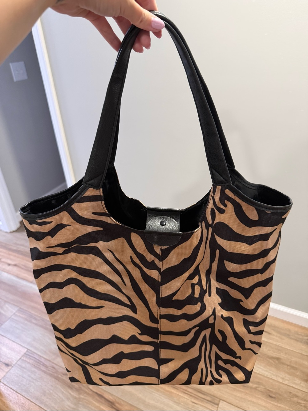 NWOT Women’s Zebra Print Tote Bag — Black & Tan